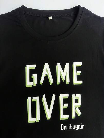 مجموعة بيجامة رجالية كاجوال "GAME OVER" طباعة - تي شيرت رقبة طاقم أسود وشورت، بنمط وحدة التحكم في الألعاب، قابل للغسل في الغسالة