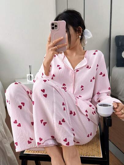 SHEIN Napfluff بيجامة نسائية كاجوال مكونة من ملابس علوية بياقة ملونة مخططة بطبعة قلب وبنطلون، بأكمام طويلة، ملابس نوم جميلة للنساء مناسبة للخريف والشتاء