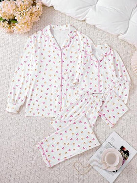 SHEIN مجموعة بيجامات مريحة كاجوال للبنات تتكون من ملابس علوية بأكمام طويلة وبنطال، مطبوعة بطبعة قلوب، مناسبة للربيع والخريف والشتاء، 2 قطعة/طقم
