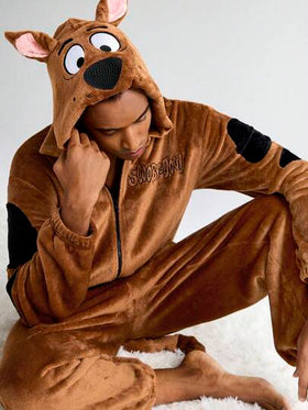 SCOOBY-DOO X SHEIN جمبسوت رجالية كاجوال مطرزة بحرف وكلب، بيجامات شتوية بنية فاخرة ودافئة