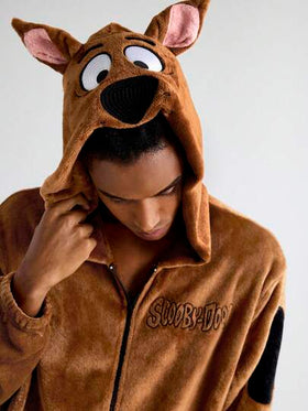 SCOOBY-DOO X SHEIN جمبسوت رجالية كاجوال مطرزة بحرف وكلب، بيجامات شتوية بنية فاخرة ودافئة