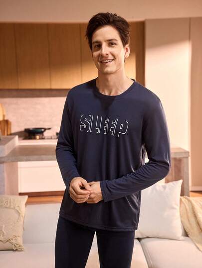Manfinity Underwear&Sleepwear Basics ملابس علوية نوم رجالية بأكمام طويلة مطبوع عليها "SLEEP" (ناعمة ومريحة)، شتوي