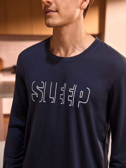 Manfinity Underwear&Sleepwear Basics ملابس علوية نوم رجالية بأكمام طويلة مطبوع عليها "SLEEP" (ناعمة ومريحة)، شتوي