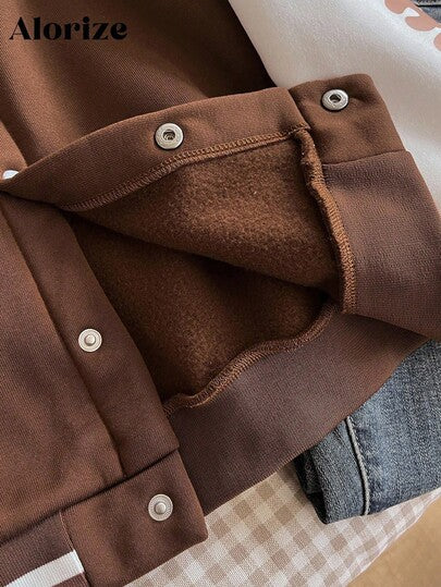 SHEIN جاكيت بيسبول مبطنة بالحرارة للفتيات المراهقات، بنمط كابيبارا الكرتوني المتنوع، مناسبة للمدرسة واليومي والمنزل، للخريف والشتاء