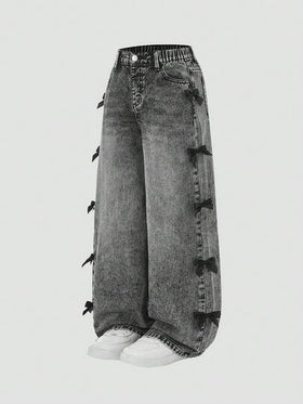 SHEIN بنطلون جينز أزرق فاتح مريح ناعم ذو خصر غير متماثل مهترئ، ملابس كاجوال للمراهقات Y2K، ملابس متعددة الاستخدامات للارتداء اليومي، وصول جديد ربيع/صيف 2025 مع فيونكات، بنطلون جينز رمادي فضفاض مع فيونكات على الملابس