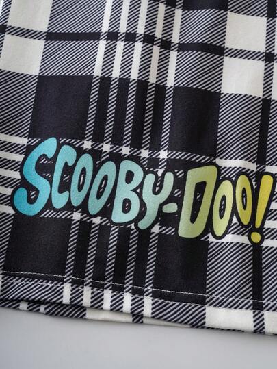 SCOOBY-DOO X SHEIN طقم بيجامة للأولاد المراهقين مكون من ملابس علوية كم طويل بياقة طاقم مطبوع عليها رسوم كرتونية للكلاب وبنطلون مطبوع بنقشة المربعات