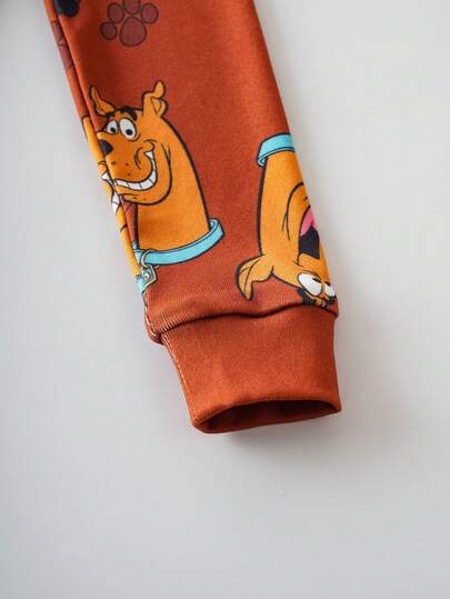SCOOBY-DOO X SHEIN مجموعة بيجاما كاجوال مرنة تتكون من ملابس علوية كم طويل بطبعة كرتونية لصبي وسروال ضيق، 2 قطعة