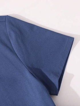 SHEIN مجموعة بيجامة أطفال/مراهقين من الأولاد بتصميم كاجوال مريح بلون أحادي، قميص بياقة مستديرة وأزرار وأكمام قصيرة، وبنطلون فضفاض بطبعة منقوشة، ملابس منزلية