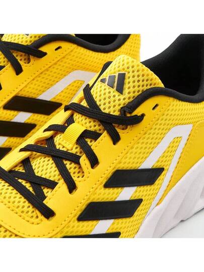Adidas أحذية رياضية رجالية من أديداس، أحذية جري، أحذية سفر وأحذية كاجوال جديدة
