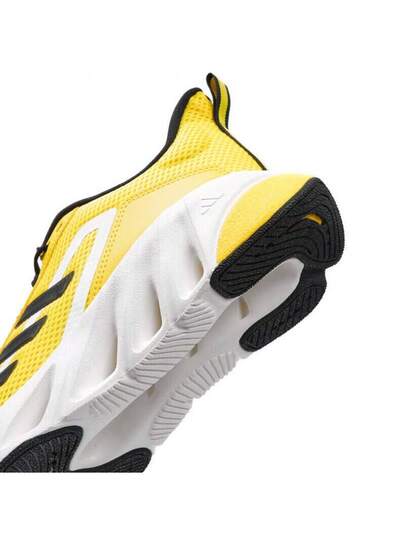 Adidas أحذية رياضية رجالية من أديداس، أحذية جري، أحذية سفر وأحذية كاجوال جديدة