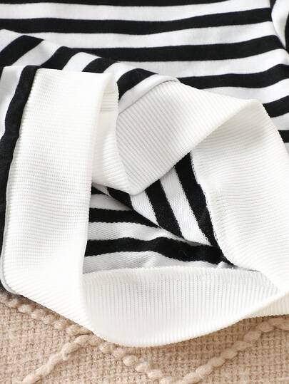 SHEIN مجموعة بنطلون جينز وجاكيت أزرار طويل الأكمام مخطط للأطفال الرضع الجنسين 0-3 سنوات، طراز كاجوال عصري، متعدد الاستخدامات، مناسب للخروجات والارتداء اليومي وحفلات العائلة وجلسات التصوير، بلون أسود وأبيض