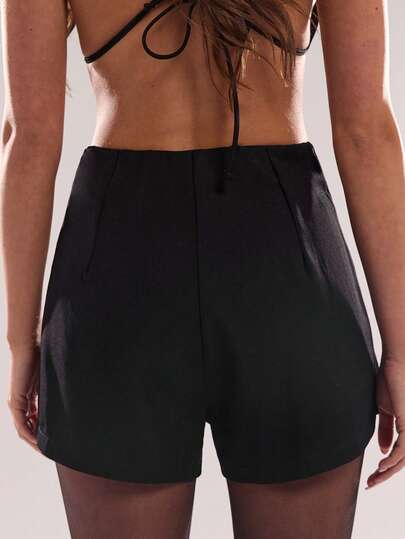 SHEIN BAE شورتات كاجوال للحفلات مزينة بالراين