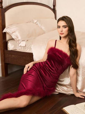 Moireta قميص نوم أنيق للنساء مزين بالفرو والرقعات مع شق جانبي