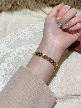 ساعة فرنسية أنيقة مربعة الشكل، تصميم قرص بسيط مع سوار معدني، ساعة يد نسائية كوارتز، فريدة من نوعها ومناسبة للارتداء اليومي أو كهدية للمناسبات