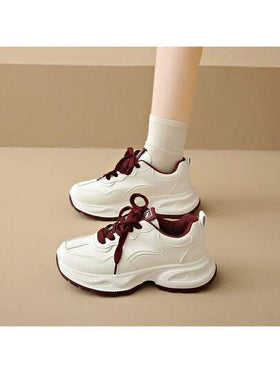حذاء رياضي نسائي من الجلد الأبيض - حذاء رياضي أنيق بنعل سميك وأربطة