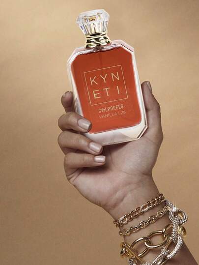 100 مل رذاذ عطري بعطر الفانيليا، 28 رشة، ضروري للعطلات، عطر منزلي بدون لهب، منعش هواء محمول للاستمتاع برائحة لذيذة في أي وقت، مزيل روائح معزز للجاذبية بعطر طويل الأمد، مناسب لجميع المناسبات، خيار هدية مثالي. هدية عيد الهالوين، هدية عيد الميلاد