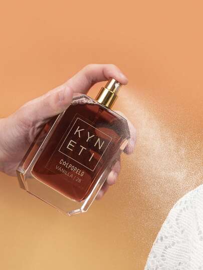 100 مل رذاذ عطري بعطر الفانيليا، 28 رشة، ضروري للعطلات، عطر منزلي بدون لهب، منعش هواء محمول للاستمتاع برائحة لذيذة في أي وقت، مزيل روائح معزز للجاذبية بعطر طويل الأمد، مناسب لجميع المناسبات، خيار هدية مثالي. هدية عيد الهالوين، هدية عيد الميلاد