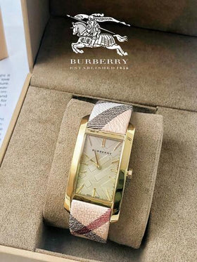 Burberry ساعة هاي ماركت بسوار جلدي بيج ومينا بلون الشمبانيا للنساء