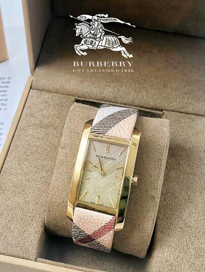 Burberry ساعة هاي ماركت بسوار جلدي بيج ومينا بلون الشمبانيا للنساء