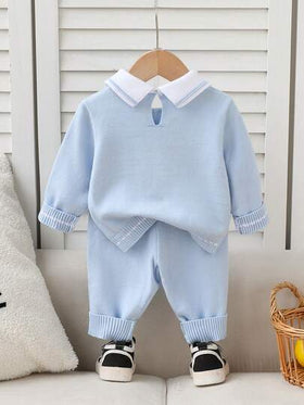 SHEIN Playful Pals طقم كنزة صوفية أطفال ولادي، بلوزة بياقة بولو أنيقة وجميلة مع أكمام طويلة + بنطال طويل مصنوع من الصوف، ناعم ومريح، مناسب للربيع/الخريف، مناسب للارتداء اليومي، للخروجات، السفر، العطلات، المنزل، الحضانة، وألعاب الأطفال