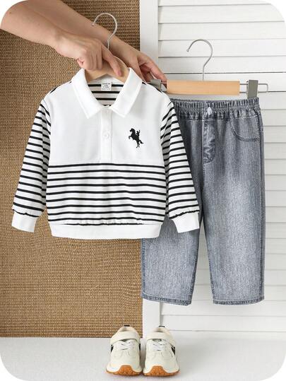 SHEIN مجموعة ملابس طفل/طفلة مكونة من بلوزة بولو مخططة سميكة وبنطال مطبوع بنقشة الجينز، ملابس كاجوال مريحة للارتداء اليومي، مناسبة للداخل والخارج والرياضة والحفلات وتصوير الصور والمناسبات والشارع والبدلة الرياضية والجوجرز والكريسماس ورأس السنة والخريف/الشت