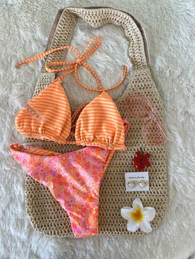 Swim Mod حزمة من قطعتين زي السباحة للنساء مكون من ملابس علوية وأسفل مزين بطباعة زهور عشوائية قابل للعكس، مناسب للعطلات والشاطئ