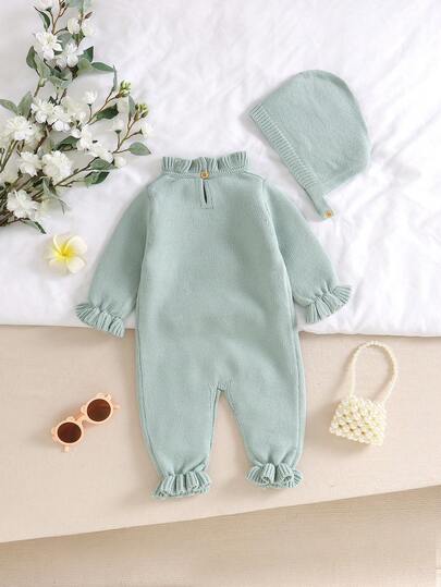 SHEIN Vintaside Kids مجموعة طفل بيج 2 قطعة: رومبير رومبر مطرزة بياقة دانتيل + قبعة، تصميم أنيق وحلو