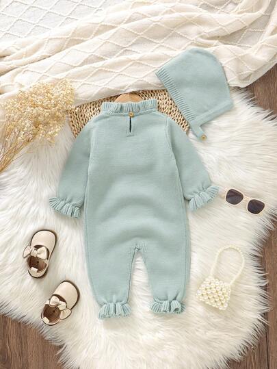 SHEIN Vintaside Kids مجموعة طفل بيج 2 قطعة: رومبير رومبر مطرزة بياقة دانتيل + قبعة، تصميم أنيق وحلو