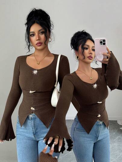 Elenzga تي شيرت أنيق طويل الأكمام بتصميم أسيمتري وأزرار معدنية زخرفية وشق في الذيل، بتصميم بسيط وبلون واحد مناسب للخريف والشتاء للنساء