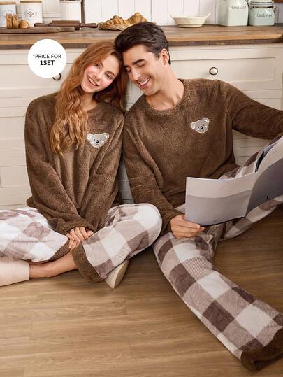 CoupledUp بيجامة رجالية مريحة وسميكة بتصميم فضفاض وطباعة كوالا مطرزة وشكل مربعات