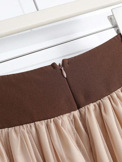SHEIN PETITE تنورة كاجوال للنساء مزينة بأزرار وقطع شبكية أنيقة للارتداء اليومي