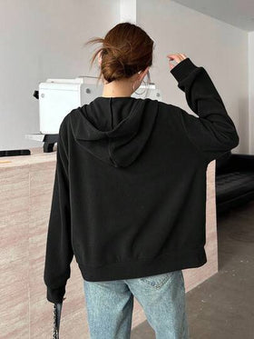 SHEIN جاكيت كاجوال فضفاض مطرز بخيول للمراهقات، قابل للعكس باللون الأسود، بتصميم كلية بسيط