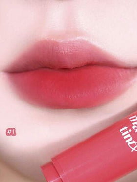 ETUDE غلوس الشفاه العزيز #01 توت عليق، غلوس شفاه مرطب طويل الأمد، قلم مكياج شفاه عالي الأداء، سهل الاستخدام بطرف دقيق، نهاية مطفأة كريمية، لا تنتقل، تأثير بقع الساتان، صيغة نباتية، مستحضرات تجميل كورية، 3.5 جرام/0.12 أونصة.