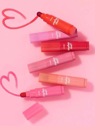 ETUDE غلوس الشفاه العزيز 02 أحادي البرقوق، غلوس شفاه مرطب وطويل الأمد، قلم تحديد شفاه ذو تغطية لونية عالية، سهل الاستخدام بطرف دقيق، نهاية مطفأة ناعمة، لا يترك بقع، تأثير لون ساتان، صيغة نباتية، مستحضرات تجميل كورية، 3.5 جم / 0.12 أونصة