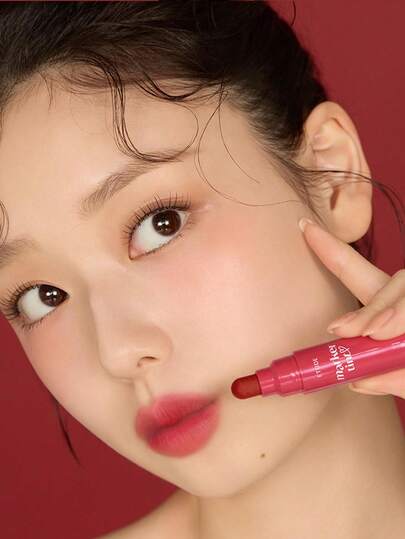 ETUDE غلوس الشفاه العزيز 03 سكر التفاح، غلوس الشفاه المرطب طويل الأمد، قلم تحديد الشفاه عالي كثافة اللون، رأس دقيق للتحديد السهل، نهاية مطفأة مرطبة، رأس دقيق، لا يترك بقع، تأثير لون ساتان، صيغة نباتية، مستحضرات تجميل كورية، 3.5 جرام/0.12 أونصة.