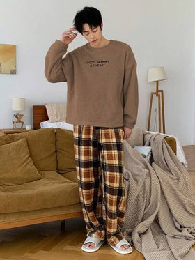 DAZY طقم ملابس منزلية للرجال يتكون من بلوزة من الفليس بتطريز حرفي وألوان سادة وبنطلون مخمل مربع، مناسب للخريف والشتاء