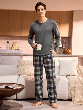 Manfinity Underwear&Sleepwear Basics بدلة نوم رجالية من قطعتين، ملابس علوية بياقة طاقم أكمام طويلة لون سادة وبنطال مربعات، ملابس خريف وشتاء