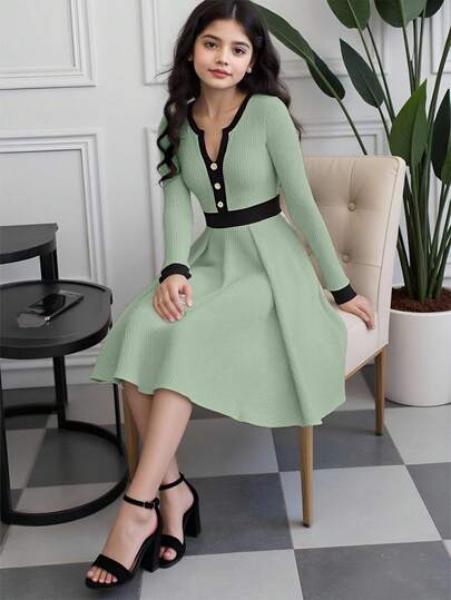 SHEIN فستان محبوك مناسب للمراهقات، ذو رقبة على شكل حرف V وأزرار معدنية للزينة، أكمام طويلة، مناسب للحفلات والأنشطة الخارجية في فصلي الخريف والشتاء