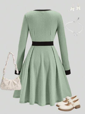 SHEIN فستان محبوك مناسب للمراهقات، ذو رقبة على شكل حرف V وأزرار معدنية للزينة، أكمام طويلة، مناسب للحفلات والأنشطة الخارجية في فصلي الخريف والشتاء