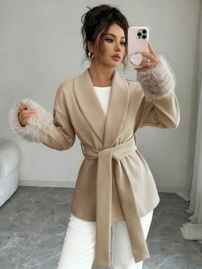 معطف نسائي أنيق طويل الأكمام مصنوع من نسيج مزين بفرو مصطنع مع ربطة أمامية