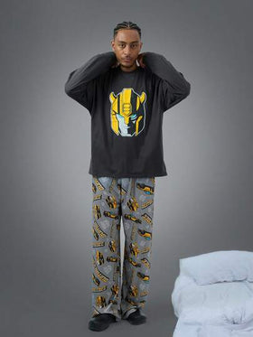 Transformers X SHEIN طقم ملابس منزلية للرجال طويلة الأكمام مطبوعة بطباعة الروبوت وبنطلون، ملابس شتوية