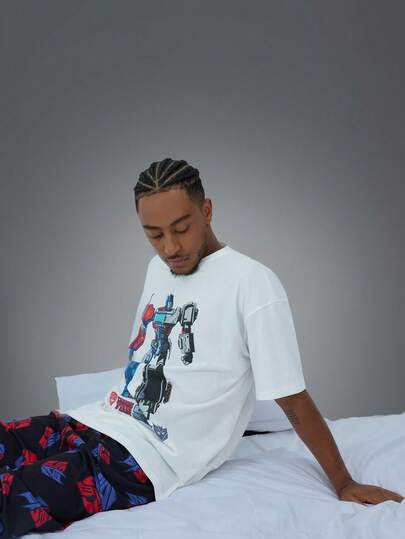 Transformers X SHEIN طقم ملابس رياضية للرجال مكون من ملابس علوية بياقة مستديرة وأكمام قصيرة مع طباعة روبوت وبنطلون