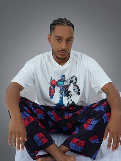 Transformers X SHEIN طقم ملابس رياضية للرجال مكون من ملابس علوية بياقة مستديرة وأكمام قصيرة مع طباعة روبوت وبنطلون