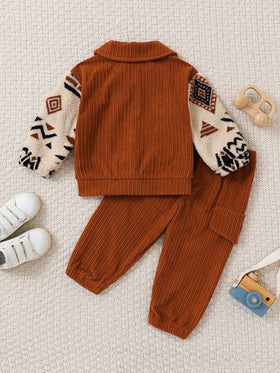 SHEIN Vintaside Kids بدلة كاجوال للأطفال الصبية 2 قطعة، بذلة من الكوردروي الخاكي مع قطع من الفليس للارتداء اليومي، خريف/شتاء
