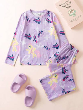 My Little Pony X SHEIN طقم بيجاما للفتيات المراهقات مكون من ملابس علوية رقبة دائرية مطبوعة بطبعة حلوة حالمة وبنطلون، لون بنفسجي فاتح، للخريف/الشتاء