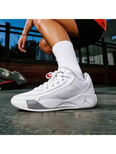 Nike حذاء كرة السلة الرجالي القابل للتنفس في الشتاء JORDAN LUKA .77