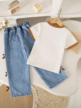 SHEIN Genkimix Kids بنات صغيرات بدلة صيفية جديدة بياقة بسيطة مع تصميم ربطة عنق إنجليزية وطباعة الأقواس، قميص كاجوال، وبنطلون مستقيم بخصر مطاطي، وبنطلون جينز طويل مزين بأقواس جانبية، بنطلون صيفي كاجوال أنيق وحلو