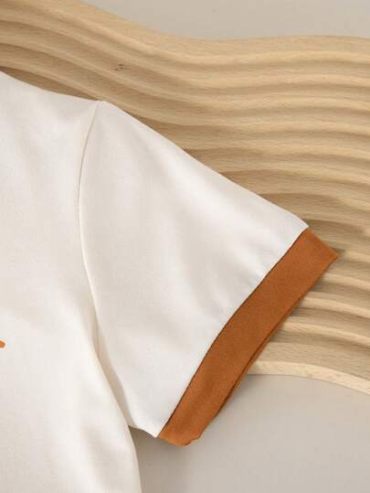 SHEIN Genkimix Kids بنات صغيرات بدلة صيفية جديدة بياقة بسيطة مع تصميم ربطة عنق إنجليزية وطباعة الأقواس، قميص كاجوال، وبنطلون مستقيم بخصر مطاطي، وبنطلون جينز طويل مزين بأقواس جانبية، بنطلون صيفي كاجوال أنيق وحلو