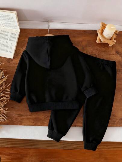 SHEIN Playful Pals مجموعة بنطلون وبلوزة هودي مطبوع عليها حروف للأطفال الصبيان، مناسبة للخروجات والملابس اليومية في فصلي الخريف والشتاء، مجموعة بلوزة رمادية للأطفال الصبيان