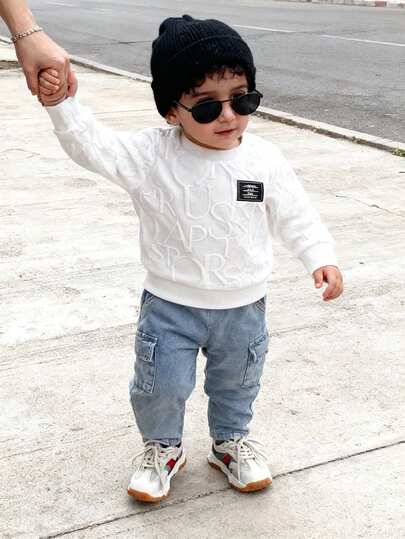 SHEIN Playful Pals مجموعة ملابس للأطفال الرضع من الجنسين من عمر 0-3 سنوات، تشمل 1 كنزة صوفية بياقة طاقم مطبوع عليها حرف بنسيج مُنسوج، مع بنطال جينز بخصر مطاطي وجيوب، مناسب للاستخدام اليومي والخارجي والسفر، مجموعة ملابس للأولاد والبنات في فصل الخريف والشتا